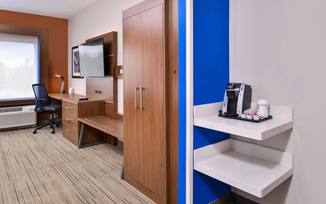 Holiday Inn Express & Suites Farmville by IHG