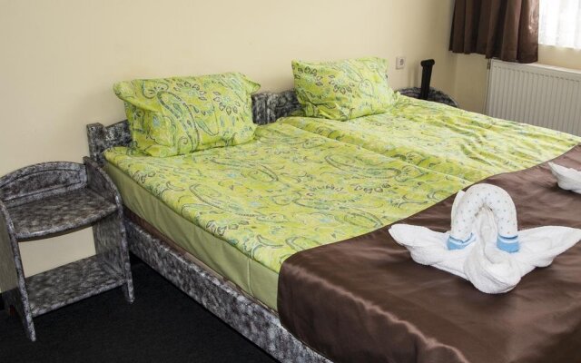 Family Hotel Tsareva Livada Боженци комната для гостей
