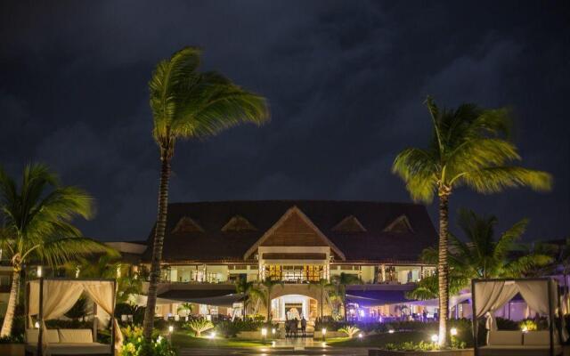 Отель Royalton Punta Cana - All Inclusive Доминикана, Пунта Кана - 1 отзыв об отеле, цены и фото номеров - забронировать отель Royalton Punta Cana - All Inclusive онлайн вид на фасад