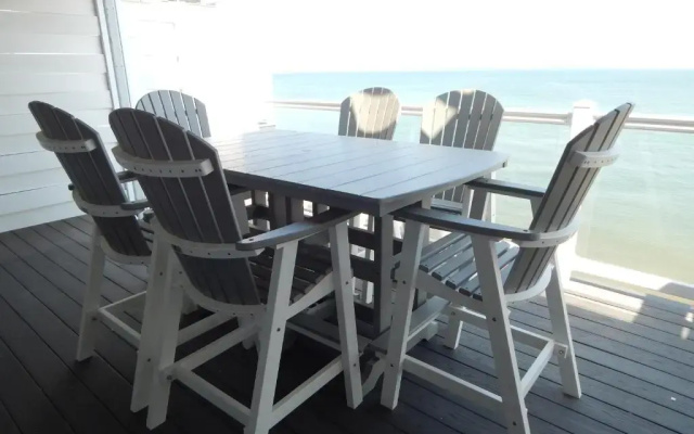 Put-in-Bay Waterfront Condo #207