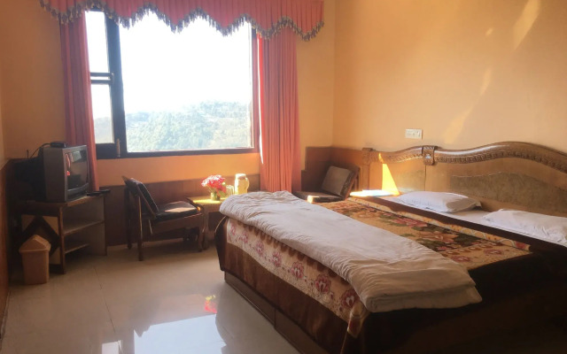 ADB Rooms Hotel Sahiwa