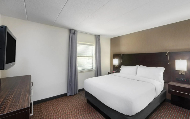 Holiday Inn St. Louis West Six Flags by IHG