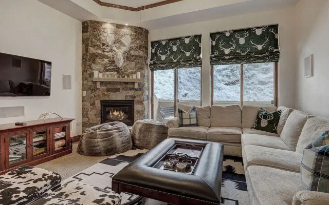 Plaza Level Luxury 3br -right In Beaver Creek Village 3 Bedroom Condo by RedAwning