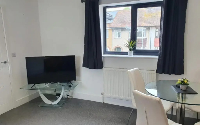 Elm Apartment by Cliftonvalley Apartments
