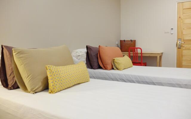 Отель Lupta Hostel Patong Hideaway Таиланд, Карон-Бич - отзывы, цены и фото номеров - забронировать отель Lupta Hostel Patong Hideaway онлайн комната для гостей