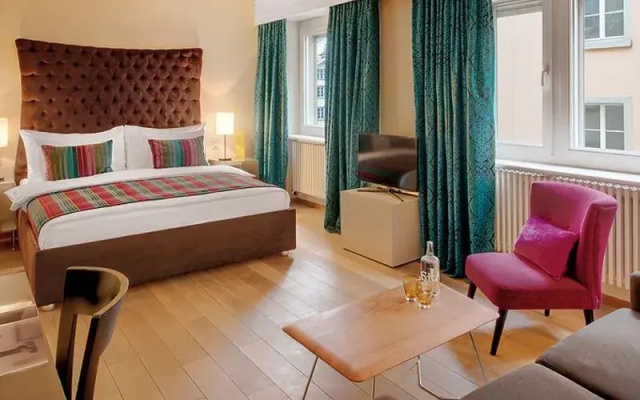 Alpha Suit Otel
