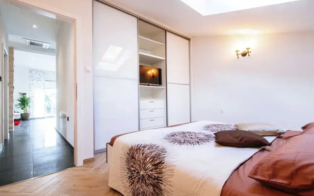 Luxurious Apartment in Zadar With Garden