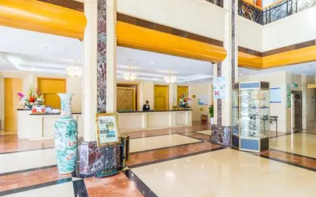 Red Crowned Crane Hotel