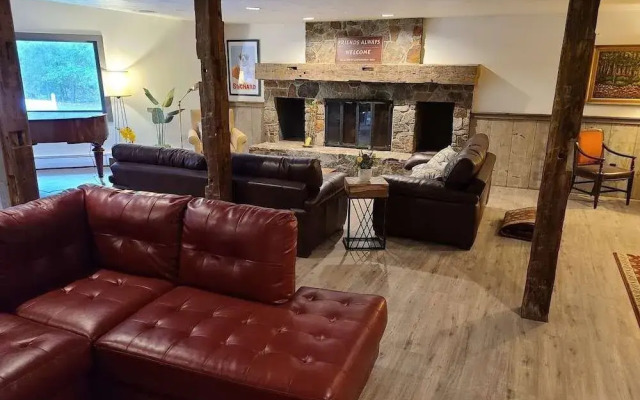 Grey Bonnet Inn