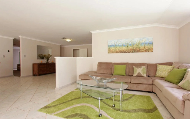 Adare House - Perth Holiday Homes