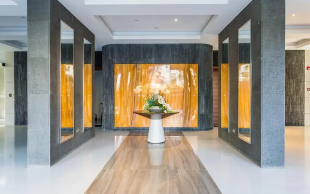 Carmencita Studio B14 with pool & gym