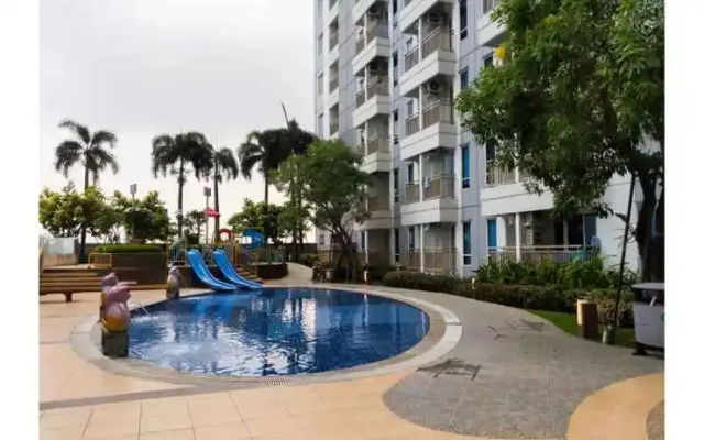 Studio Apartment next to Mall at Supermall Mansion By Travelio
