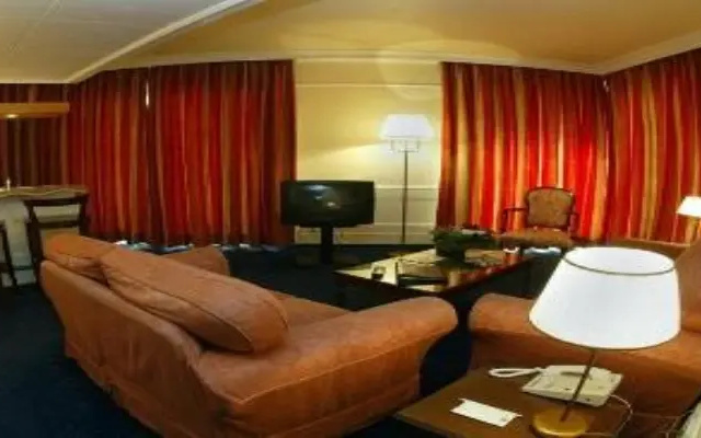 Takaya Suites Hotel