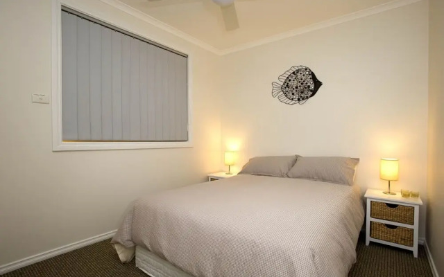 Tomaree 18 - Baybreeze - Shoal Bay