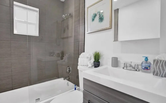 Newly Renovated 3BR Home with Hot tub