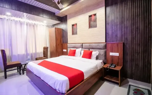 Hotel White Rose by OYO Rooms