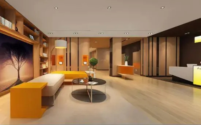 LOCALS HOTELS (Guangzhou East Railway Station Linhexi Metro Station Branch)