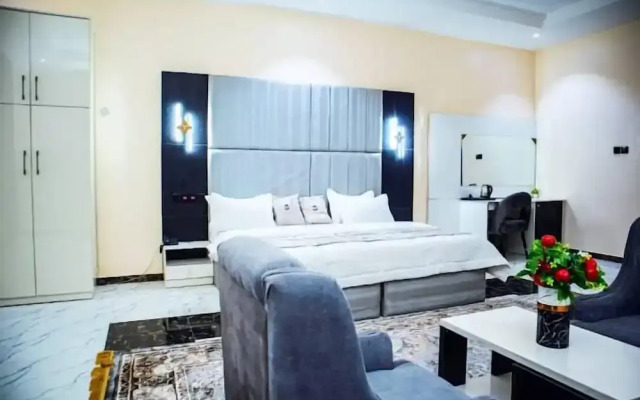Pula Pula Luxury Hotel and Suites