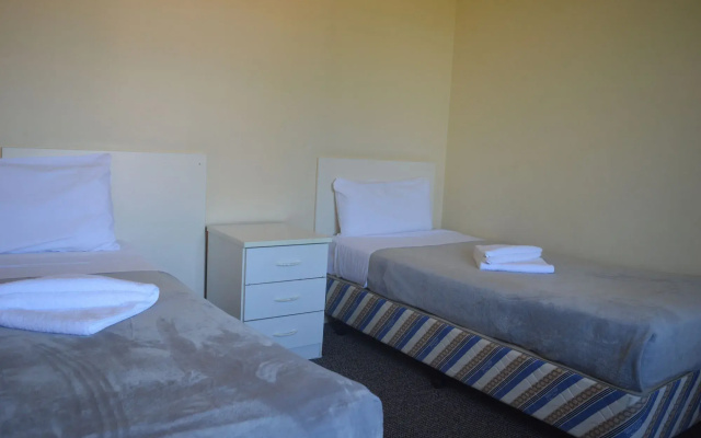 Excelsior Motor Inn