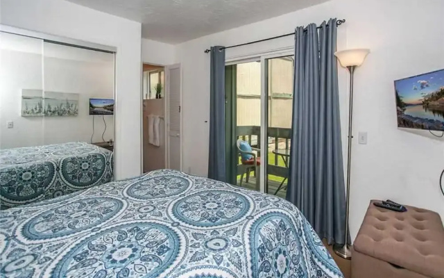 Affordable Lakeview Condo