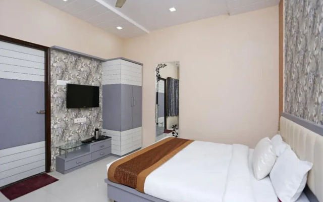OYO 10360 Hotel Grand Manoranjan