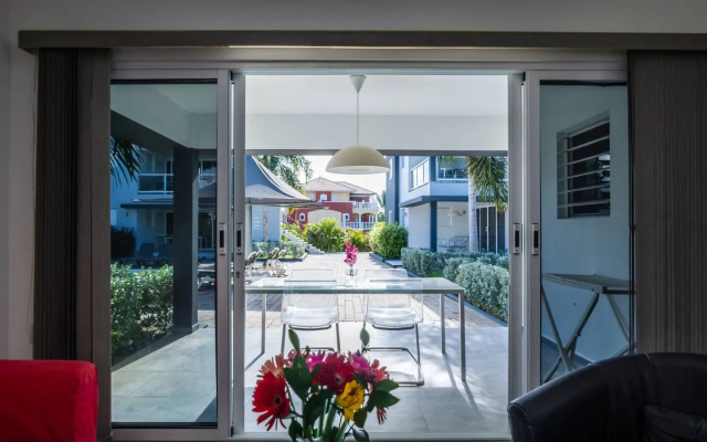 Bon Bini Condo W/ Great Location, Tropical Garden & Pool