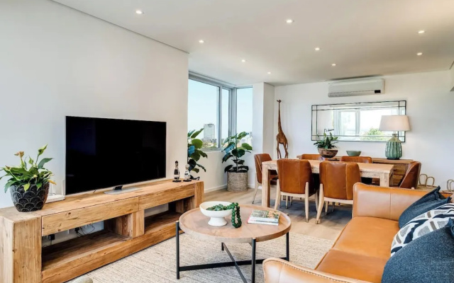 2bed Mouille Point Apartment w Amazing Cape Views
