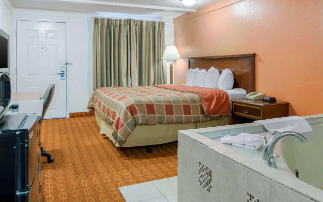 Rodeway Inn Auburn Hills - Detroit