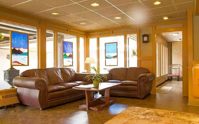 Maligne Lodge