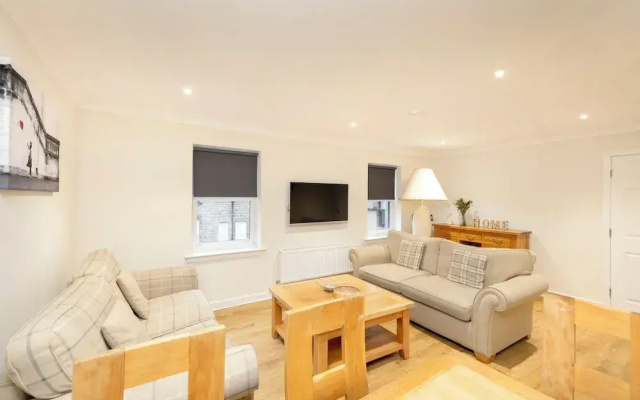 JOIVY Gorgeous Flat Near Edinburgh Castle W/ Parking