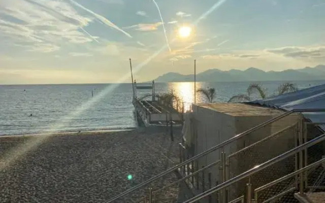 2 pièces avec terrasse et piscine cannes Croisette