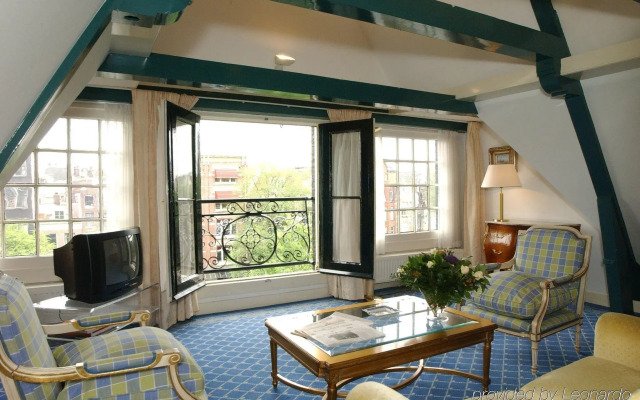 Ambassade Hotel