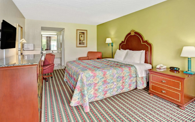 Travelodge by Wyndham Sellersburg / Louisville North