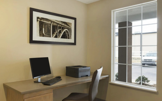 Country Inn & Suites by Radisson, Jackson, TN