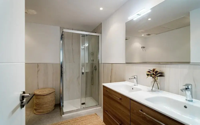 AB3 - Spacious Holiday Home, Puerto Banus
