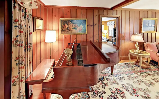 49 Brooks Rd Home
