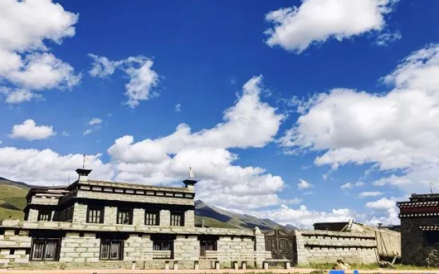 Daocheng Yunqi Mountain House Inn