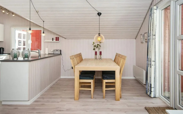 6 Person Holiday Home in Hemmet