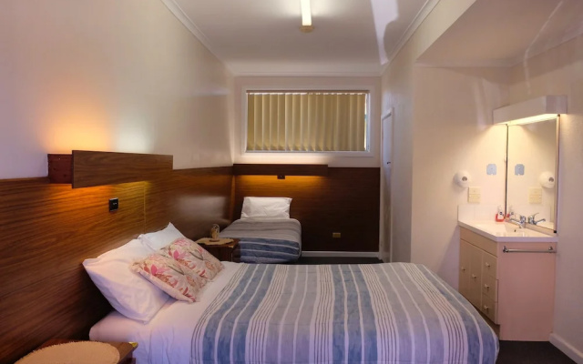 Bamboo Motor Inn