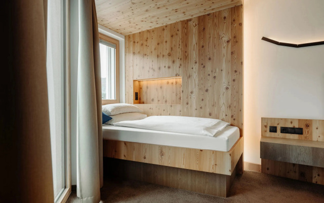 Dips&Drops – SUPERIOR HOTEL · SPORTS · SPA · RESTAURANTS