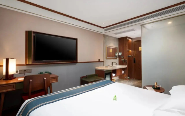 Nostalgia Hotel (Shanghai Fudan University Wujiaochang Metro Station）