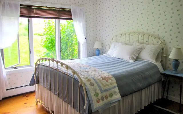 Apple Hill Inn
