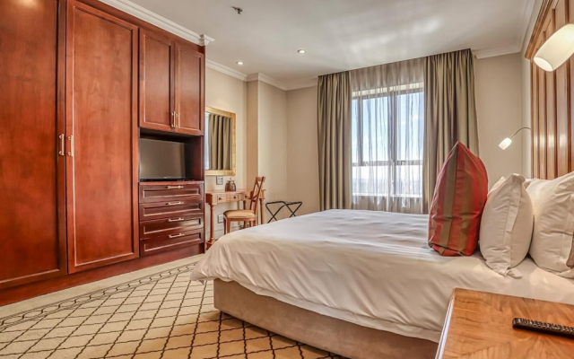 Deluxe One-Bedroom Apartment