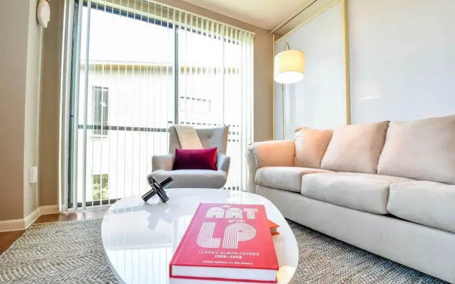 Plano Dreamy Studio Apartment