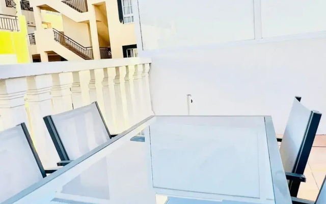 Spacious 2 BR Golden Apartment