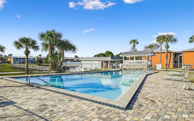 Gulf Terrace 160 - Pet-friendly First Floor Condo in Center of Destin 2 Bedroom Condo by Redawning
