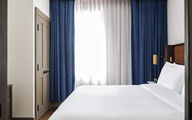 Metcalfe Hotel Ottawa by Gray Collection