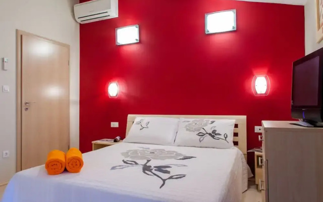 Lovely Holiday Home in Stanići near Sea Beach