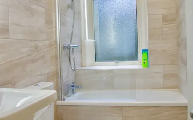 2 Bedroom Flat Off Leith Walk