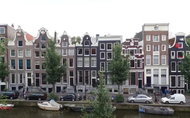 Canalside Apartments